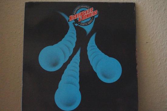 Manfred Mann's Earth Band - Nightingales & Bombers