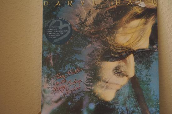 Daryl Hall - Three Hearts In The Happy Ending Machine
