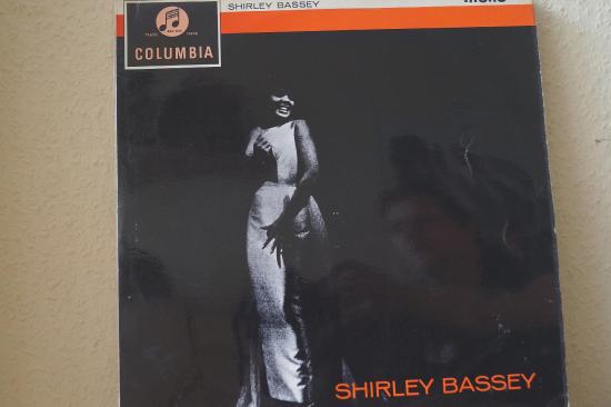 Shirley Bassey With The Williams Singers  Geoff Love &amp; His Orchestra - Shirley Bassey