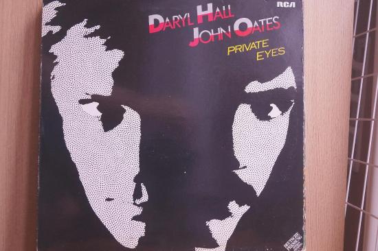 Daryl Hall &amp; John Oates - Private Eyes