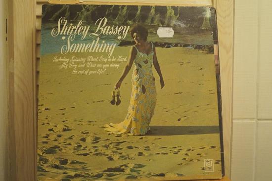 Shirley Bassey - Something
