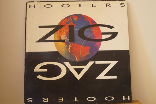 Hooters - Zig Zag