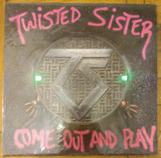 Twisted Sister - Come Out And Play
