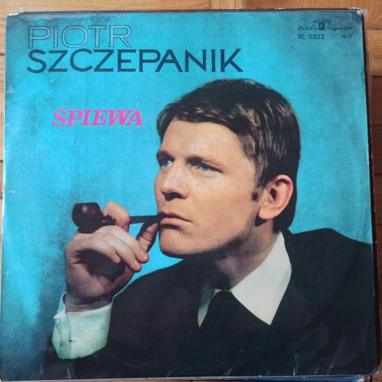 Piotr Szczepanik - Śpiewa